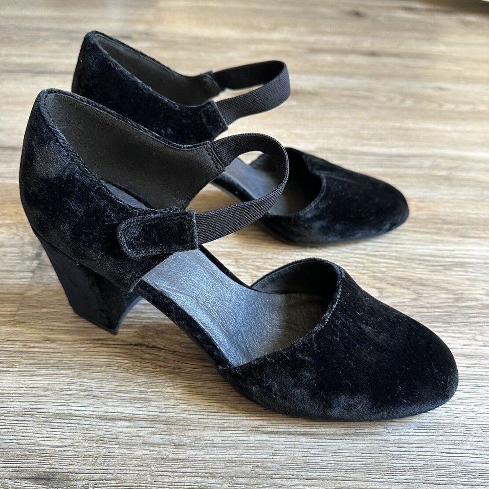 Eileen Fisher Malta Black Velvet Velour Mary Janes Heels Pumps Women’s Size 10